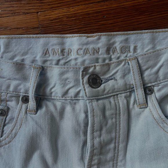 American Eagle Light Wash Jeans - Picture 5 of 7